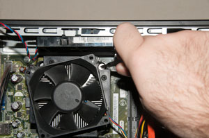 Screwing CPU fan screws